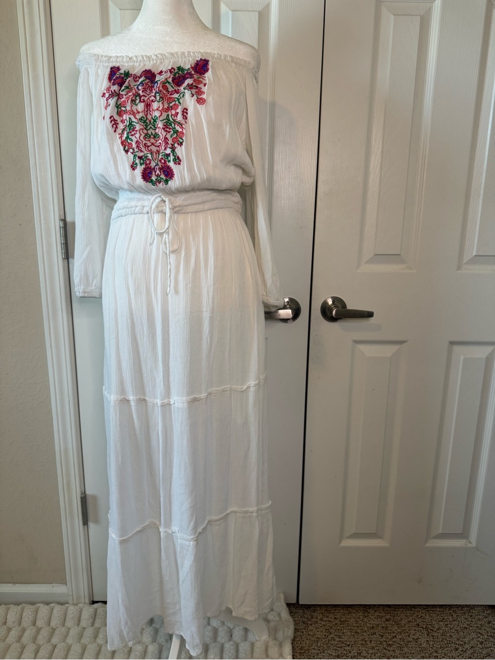 J.Gee Embroidered Floral Bohemian Maxi Dress Size Medium Off Shoulder - Picture 3 of 9